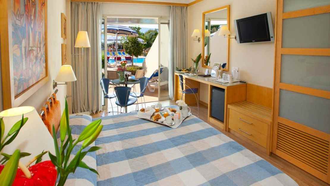 Executive Pool Level Rooms 